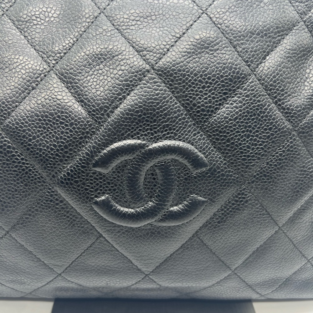 CHANEL VINTAGE Matelasse Black Caviar Leather Golden Ball Shoulder Crossbody Bag - Picture 4 of 17